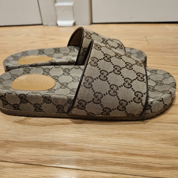 Authentic gently used Gucci slides (mens size 9 US, fits women's 10-11 US) - Picture 5 of 5